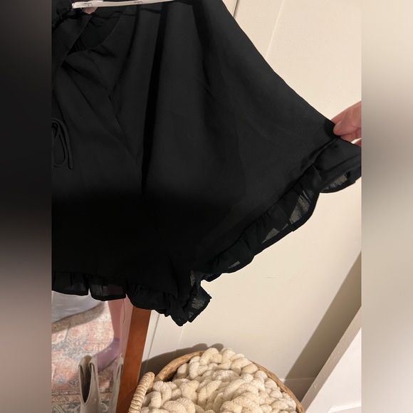 Never Worn Lulu’s Dreams Plans One-Shoulder Cutout Romper - Picture 6 of 8